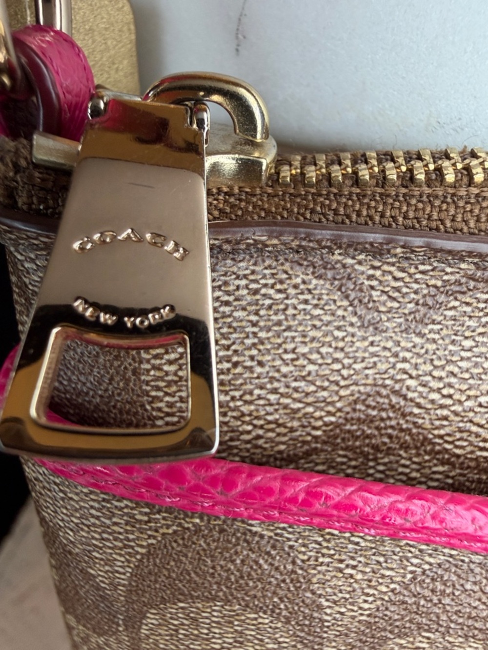 Coach NWOT  adjustable Crossbody and wristlet combo. Set.2 pan in pink. - Picture 5 of 13